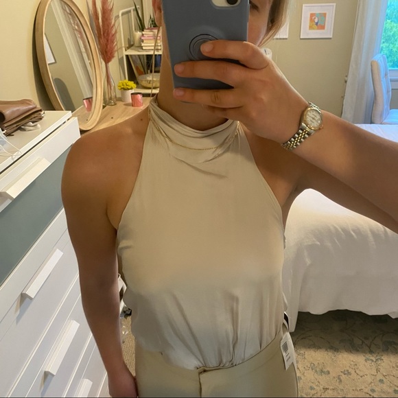 High neck backless blouse - Picture 2 of 4